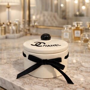CHANEL Black and White Round Jewelry box